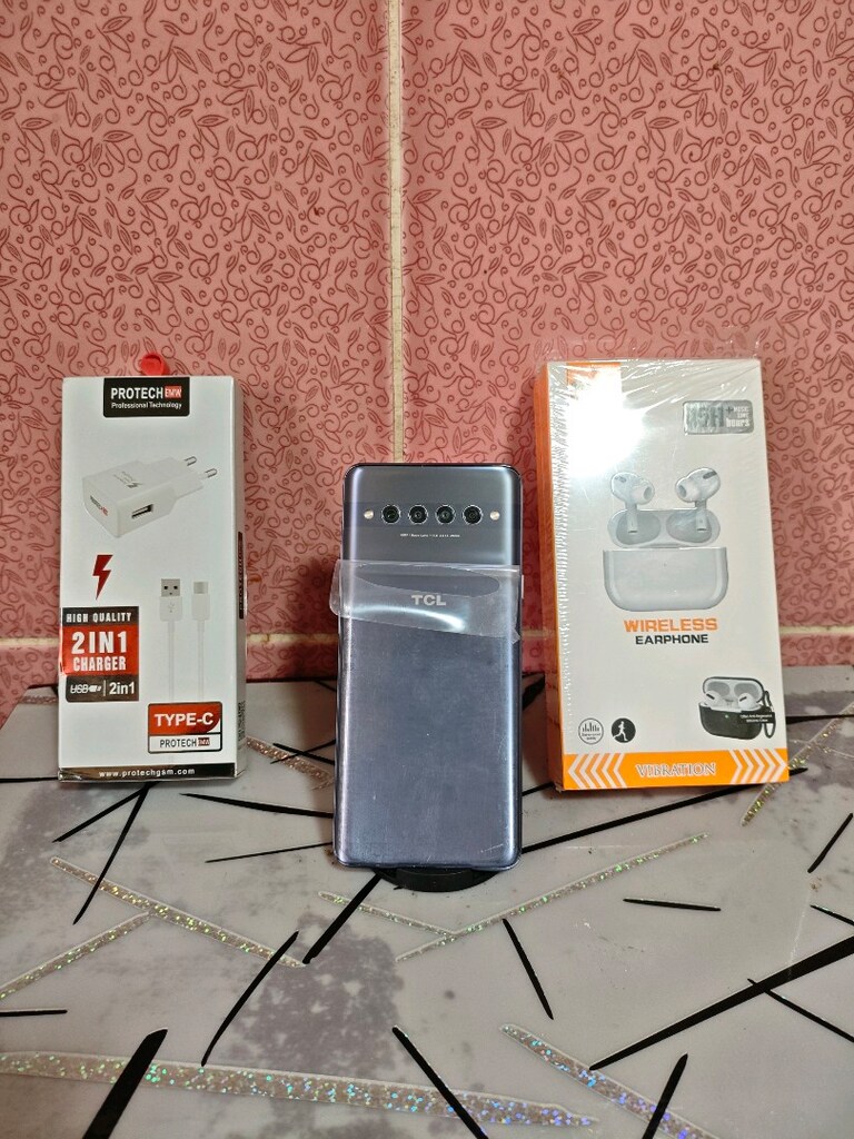 Tcl 10 Plas modeli çok güzel cihaz sıfırdir arkasasinda yelatin vardır - 4