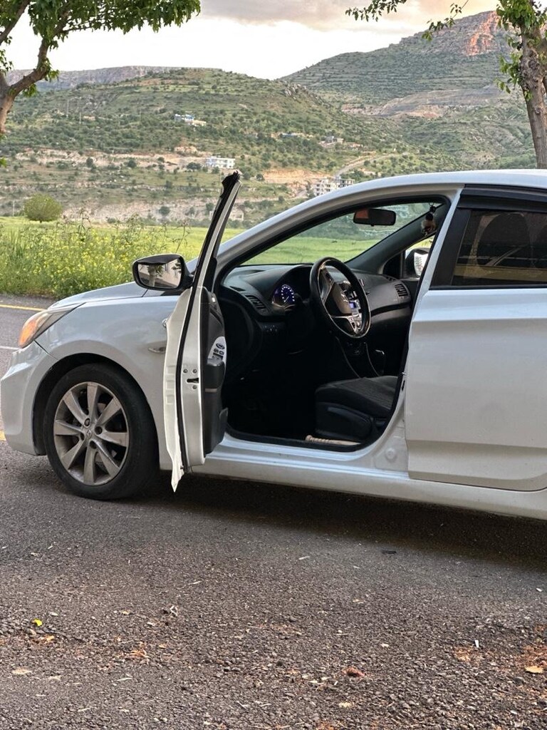 Hyundai Accent blue - 16