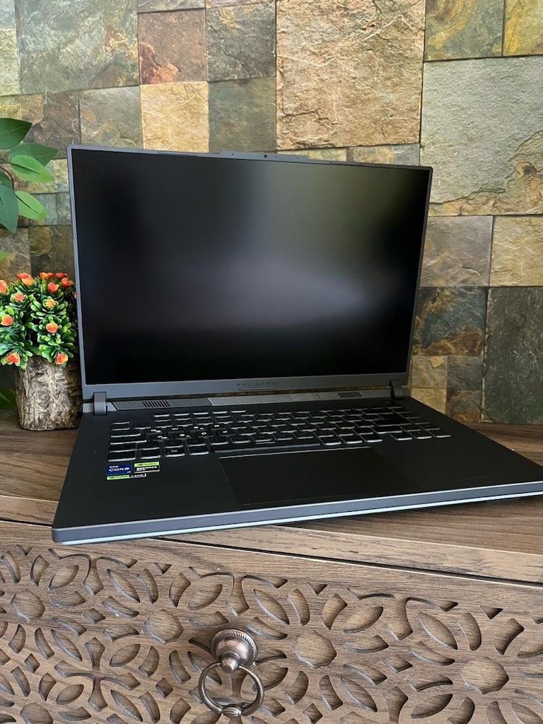 Tertemiz ASUS ROG Strix G16 - i7 13. Nesil - RTX 4070 - 16GB RAM - 3