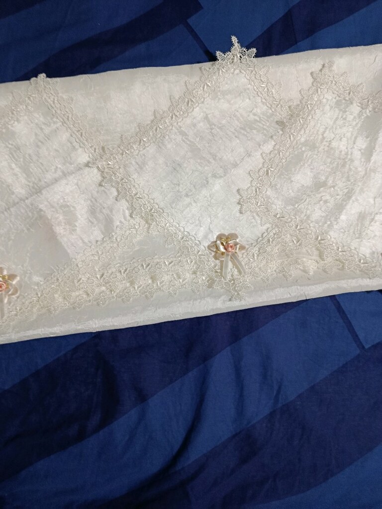 16 tane peçete ve bir masa örtüsü 1 / 27 cm 1 / 27 cm Sakarya içi - 7