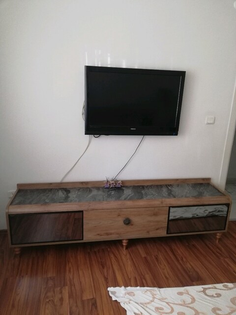 tv ünitesi temiz 8 bin tl
