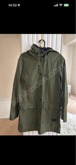 Bershka kadın yağmurluk