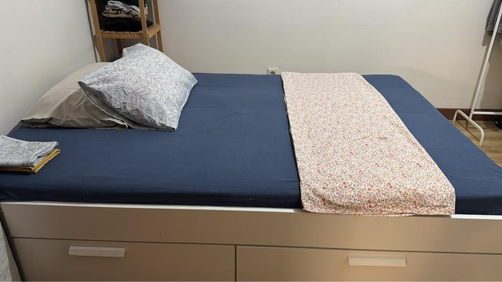 IKEA Çift Kişilik Yatak