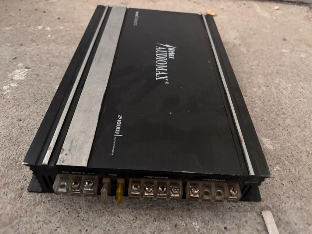 sorunsuz çalışır durumda dört çıkışlı amfi - 2