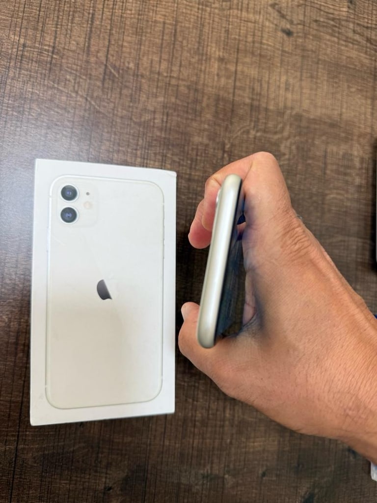 İPHONE 11 BEYAZ 128 GB HATASIZ YURTİÇİ KUTULU FATURALI. PİL SAĞLIĞI 88 - 7