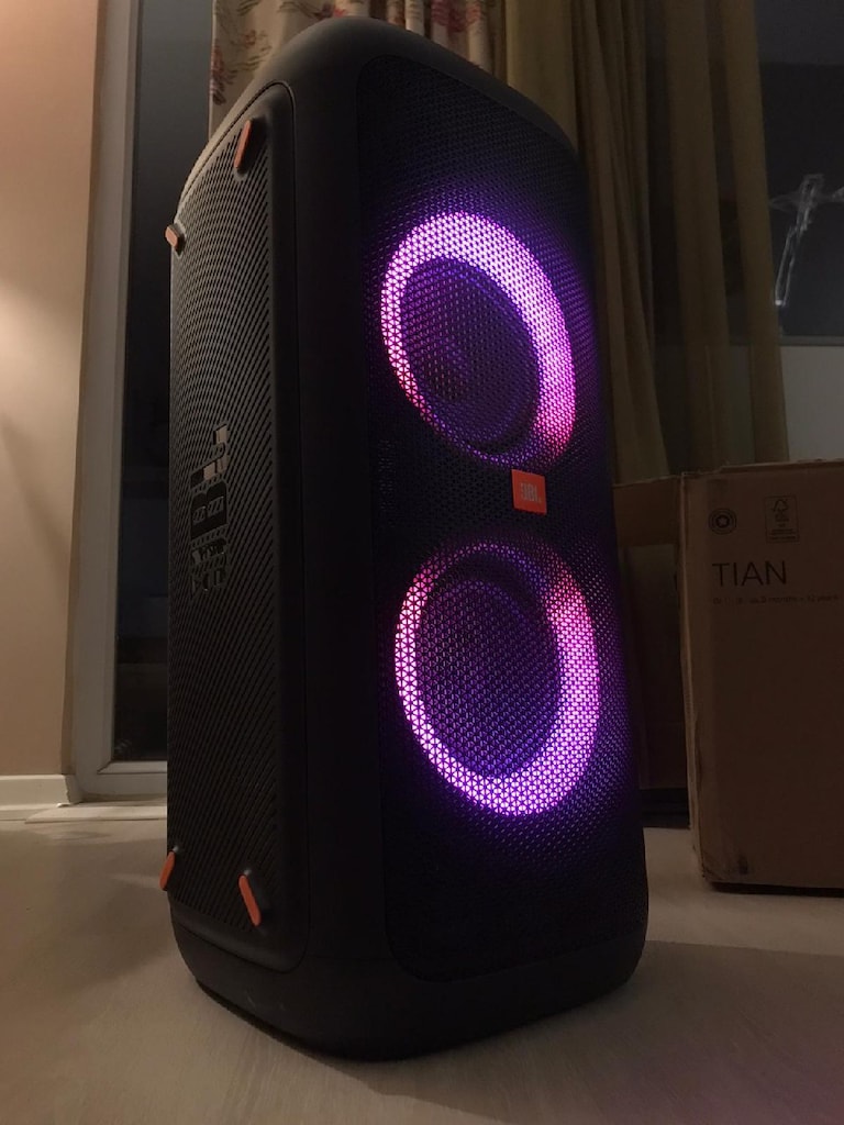 JBL PartyBox 300 - Yüksek Güçlü Bluetooth Parti Hoparlörü