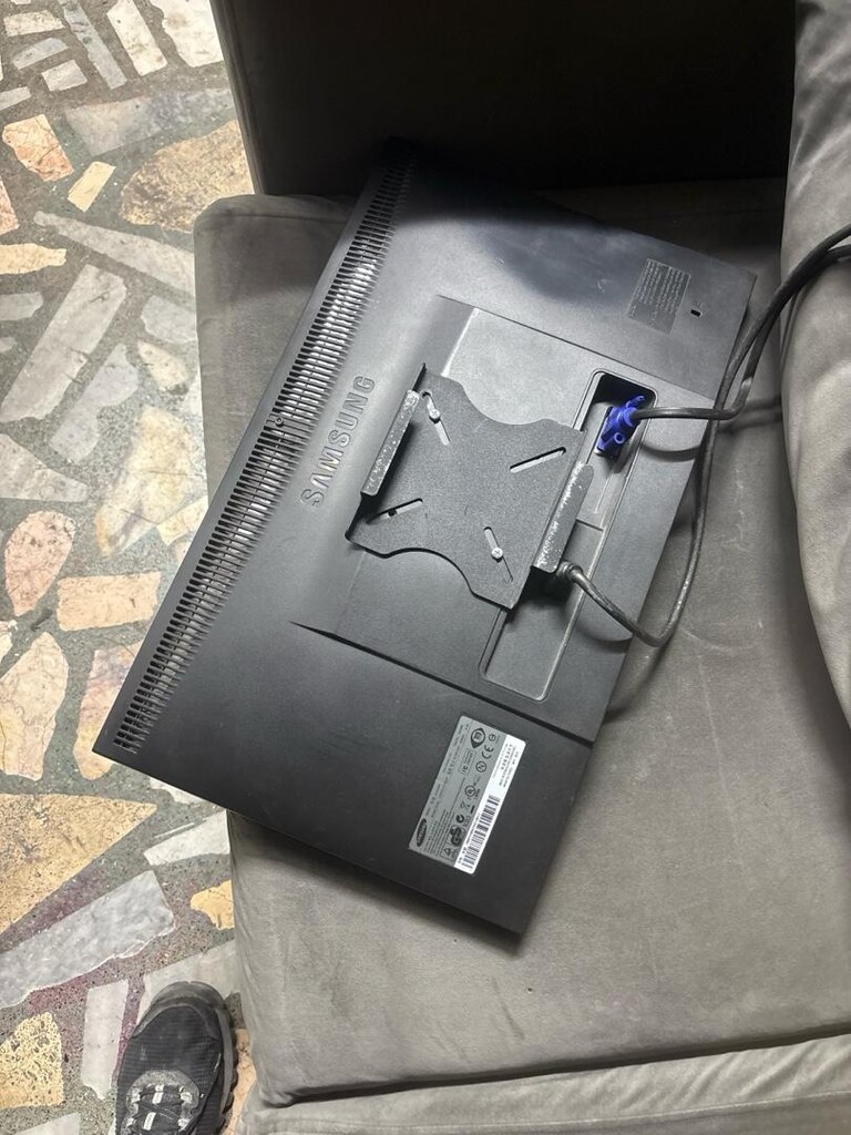 Ümraniye teslim sağlam temiz Samsung monitör - 4