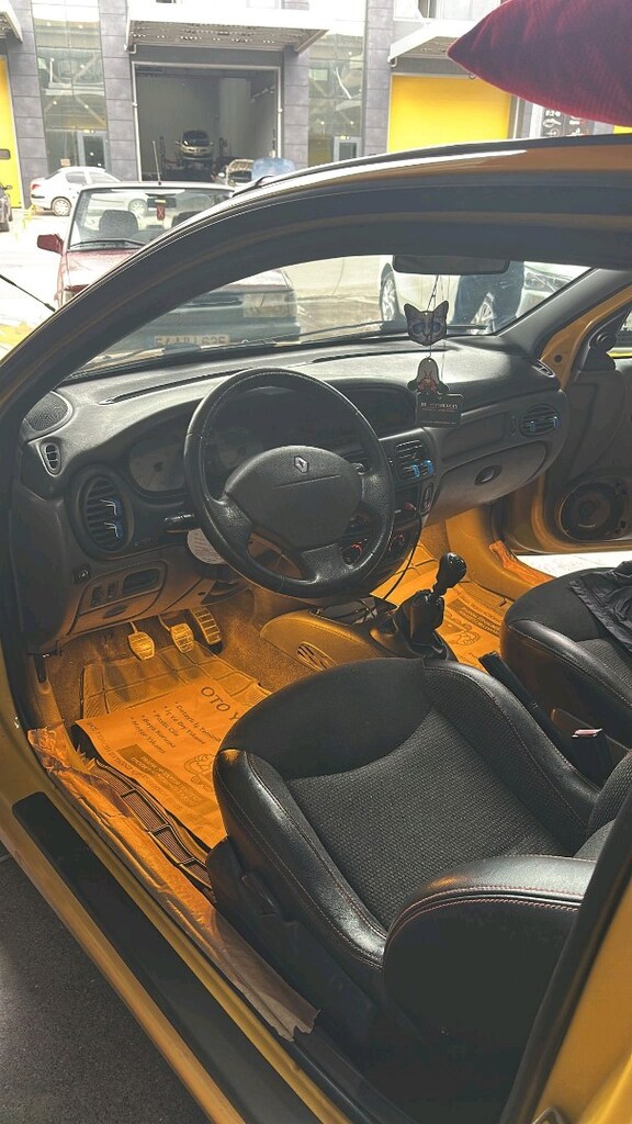 Renoult Megane 1 Coupe 2000 model 1.6 - 9