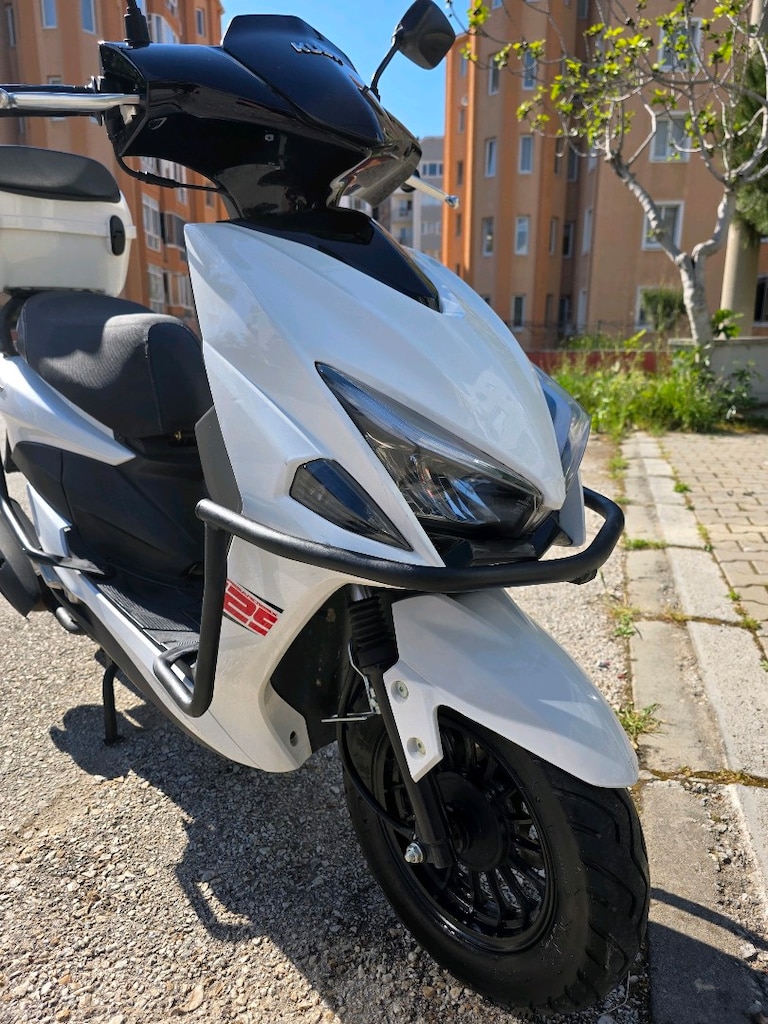 Temiz düşük km Kuba pesaro125xmax - 11