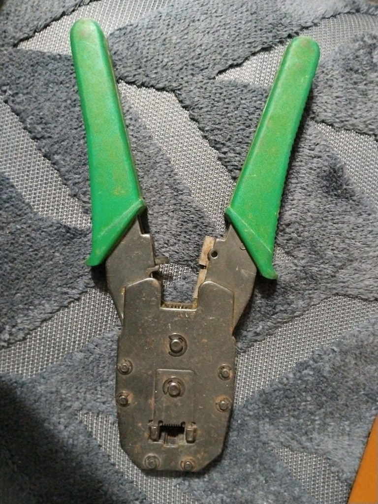 RJ45 / RJ11 / RJ12 ağ ve telefon kablosu jak sıkma (çakma) pensesidir - 2