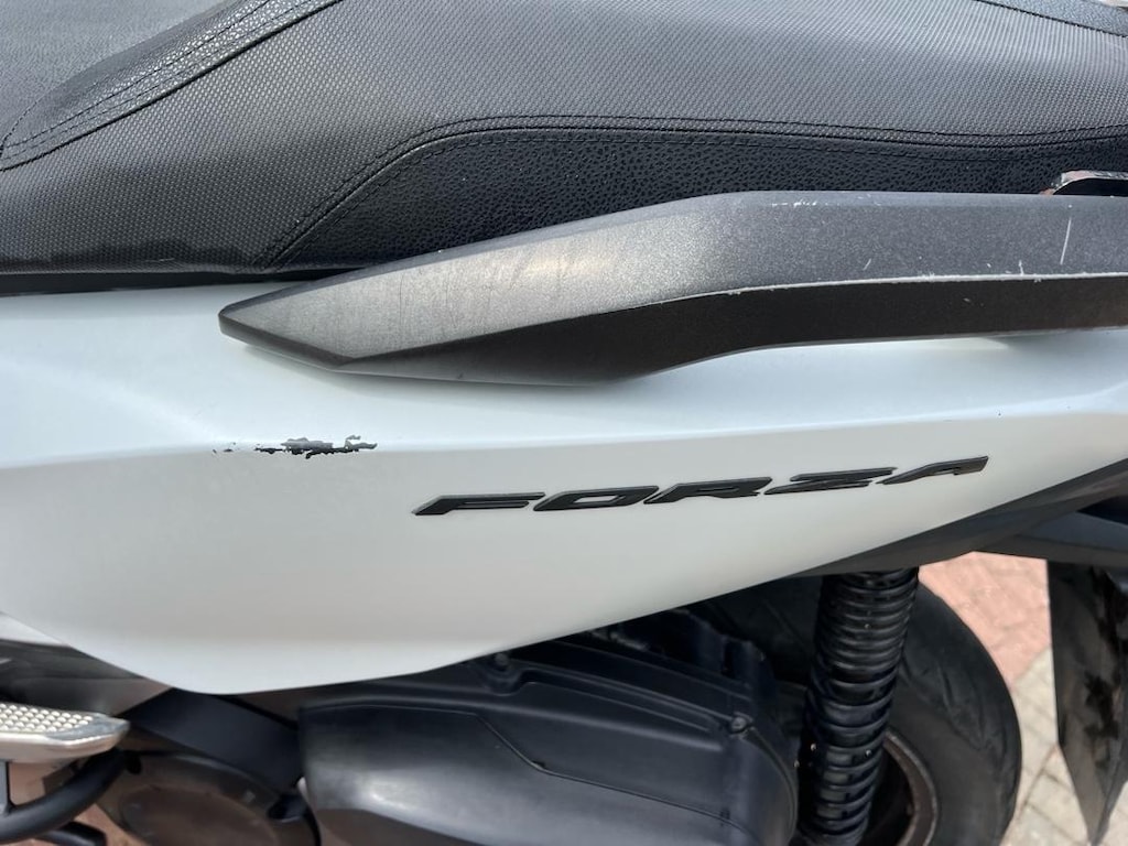 HONDA FORZA 250 - 11