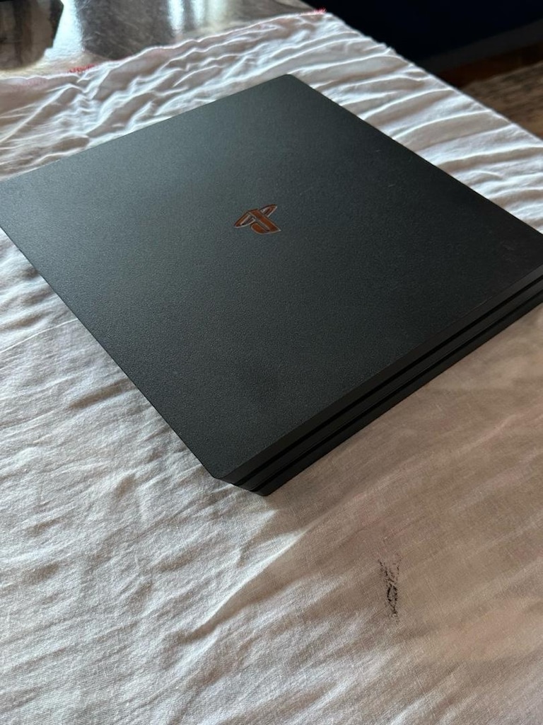 PS4 Pro 1 TB - Temiz Cihaz - Kutu açılmamıştır. - 4