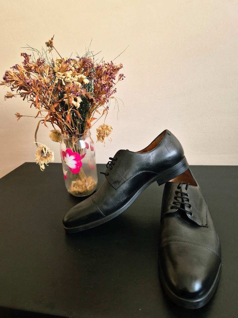 BEYMEN marka 44 numara classic model sıfır ürün hiç kullanılmamıştır..