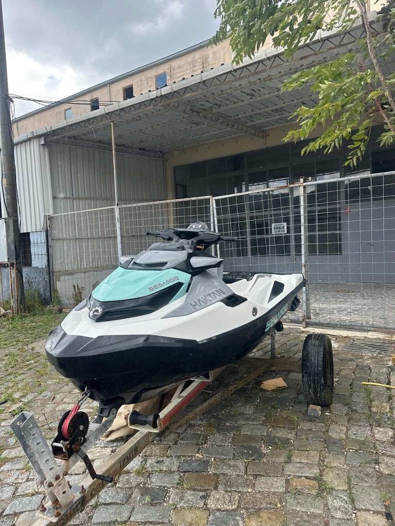 2025Sea-Doo GTX Pro 130 - 2