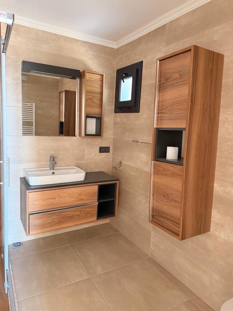 banyo dolabı