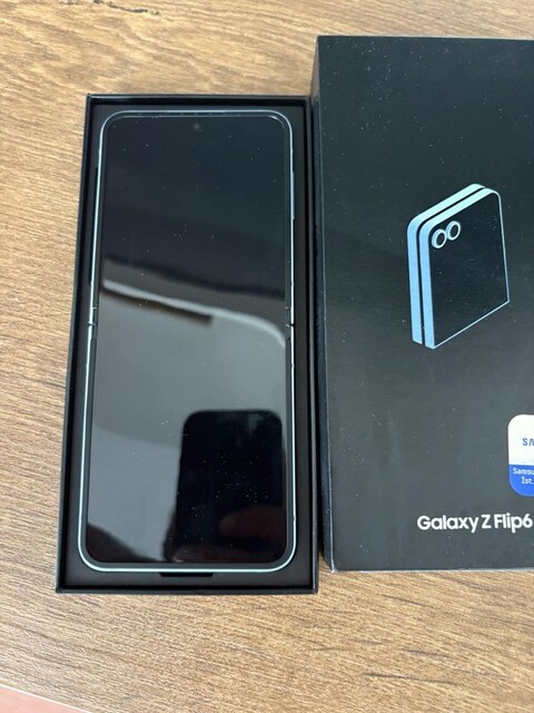 SATILIK ÇİZİKSİZ SIFIR AYARINDA Zflip 6