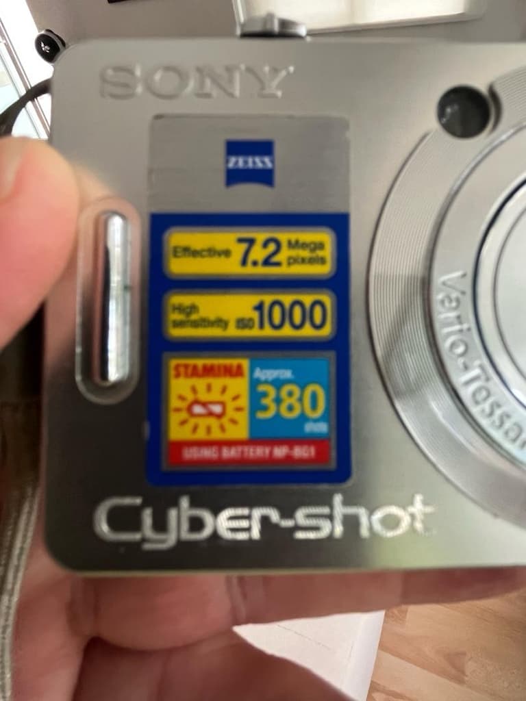 SONY DİJİTAL FOTOĞRAF MAKİNESİ - 2