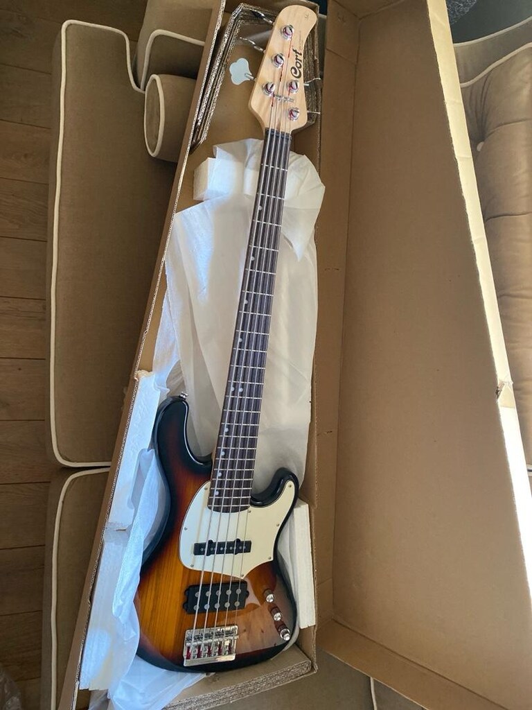Cort GB35A 5 Telli Bas Gitar