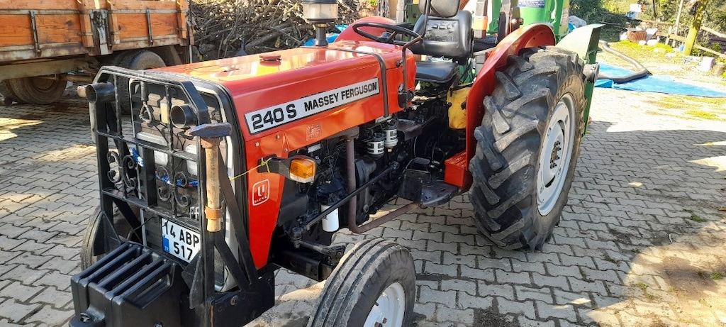 Massey ferguson 240s - 13