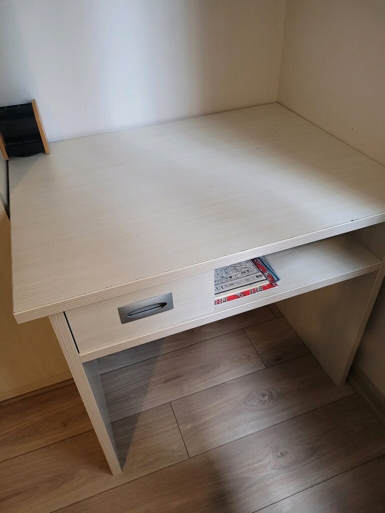 Acil satılık özel yapım masif ahşap çalışma masası,kitaplık ve raf. - 3