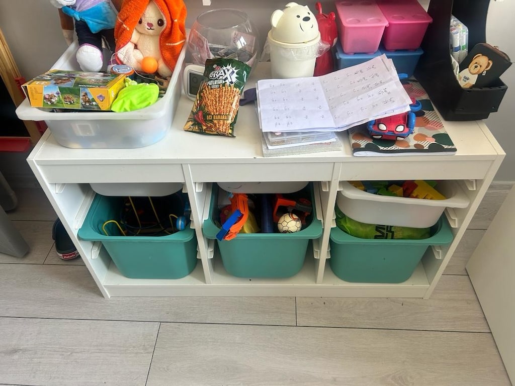 ikea çocuk oyuncak dolabı