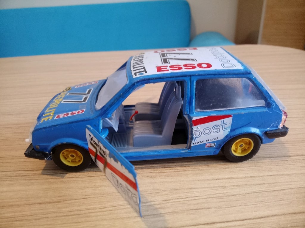 1:24 ölçekli Burago lisanslı Mini metro marka metal Otomobil - 2