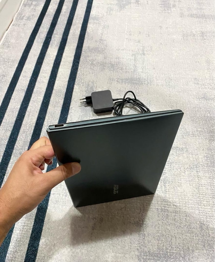 ASUS ZENBOOK - 6