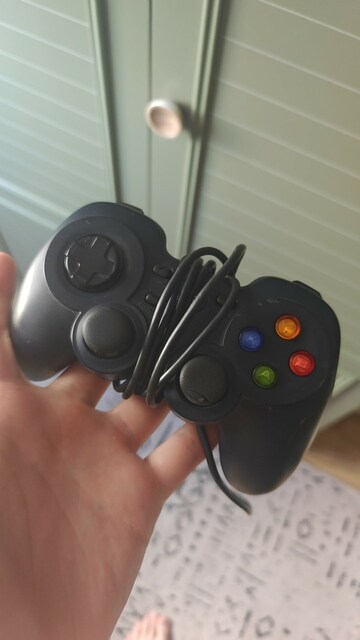 Logitech F310 Gamepad Oyun kolu. Sorunsuz çalışıyor