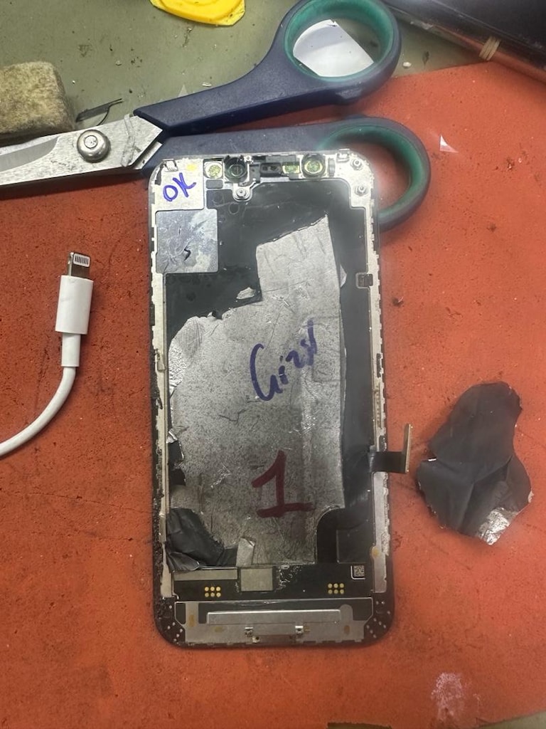 iPhone 12 mini orjinal çizgili ekran - 3
