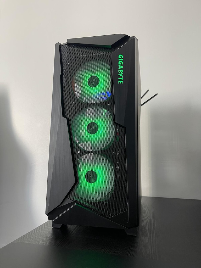 RYZEN 7 9800X3D / 32GB 6000MHZ DDR5 / RX 7600 / SAMSUNG 990 PRO - 5