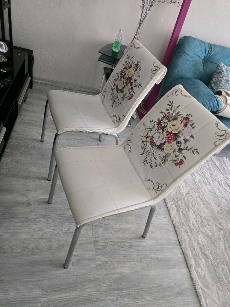 doğtaş çiçek desenli çok temiz 2 adet deri sandalye. - 2