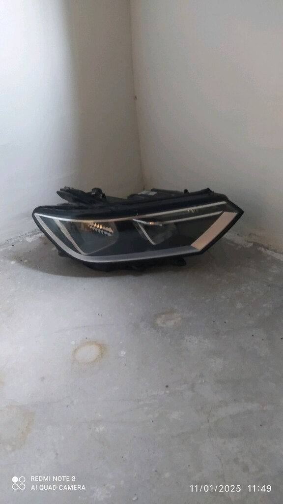 AKD OTO Çıkma'dan WW Passat B8 Far - 2