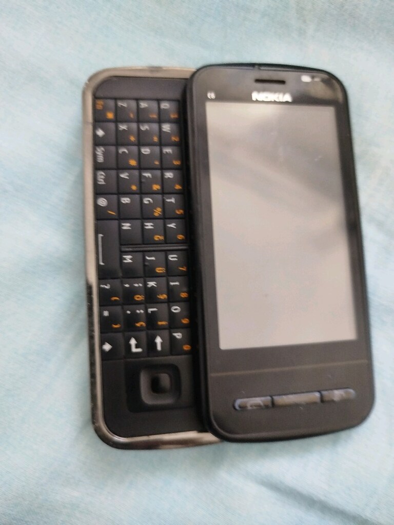 Nokia C6 - 5