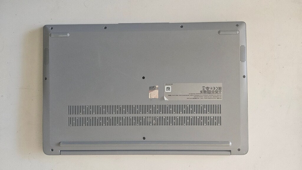 Lenovo Celeron İşlemcili 4 GB DDR4 Ram 128 GB SSD Kutulu Laptop - 10