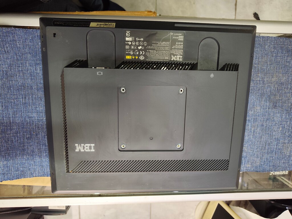 IBM 6734-AB9 EKRAN - 2