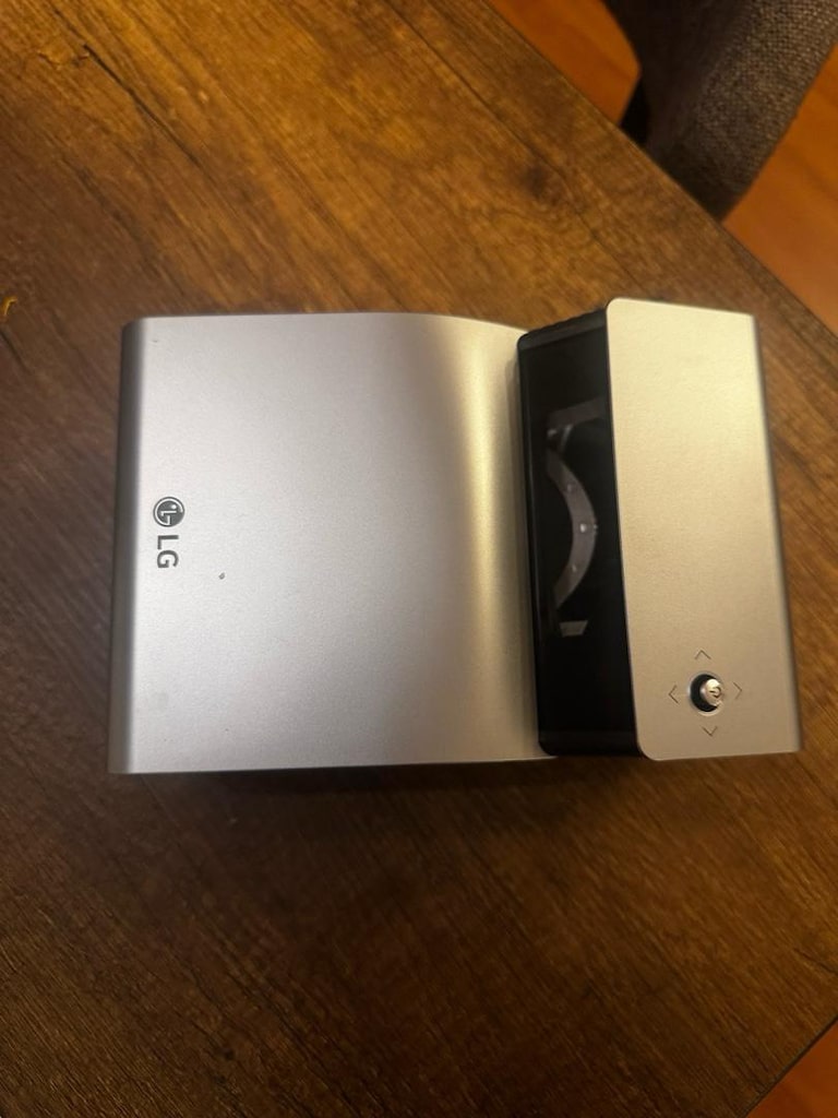 LG CineBeam – Kablosuz, Bataryalı, Ultra Kısa Mesafe Projeksiyon - 2