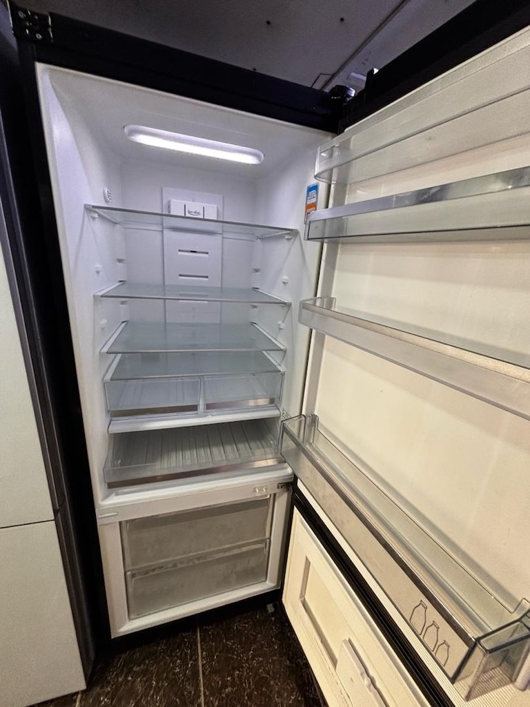 Arçelik Siyah Cam 550 L Kombi - Nakliye ve Kurulum Ücretsiz - 4