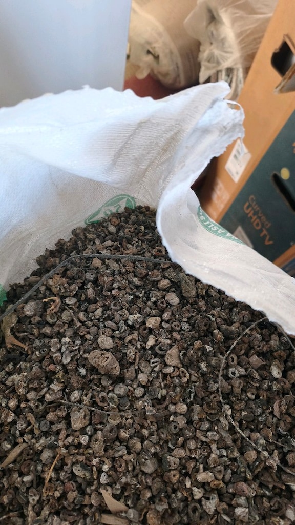 KİLOSU 100 TL DİR gübre dinlenmiş 500 kilo var alınırsa yarı fiya - 3