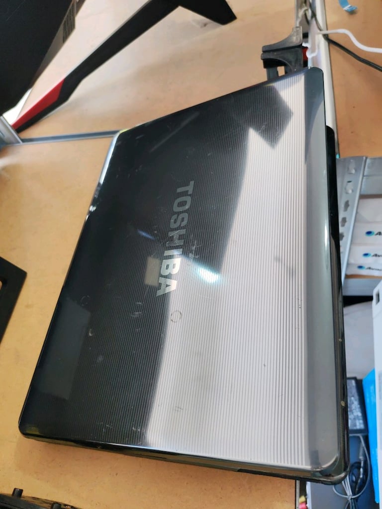 Toshiba A300 core 2 duo işlemcili Notebook - 2