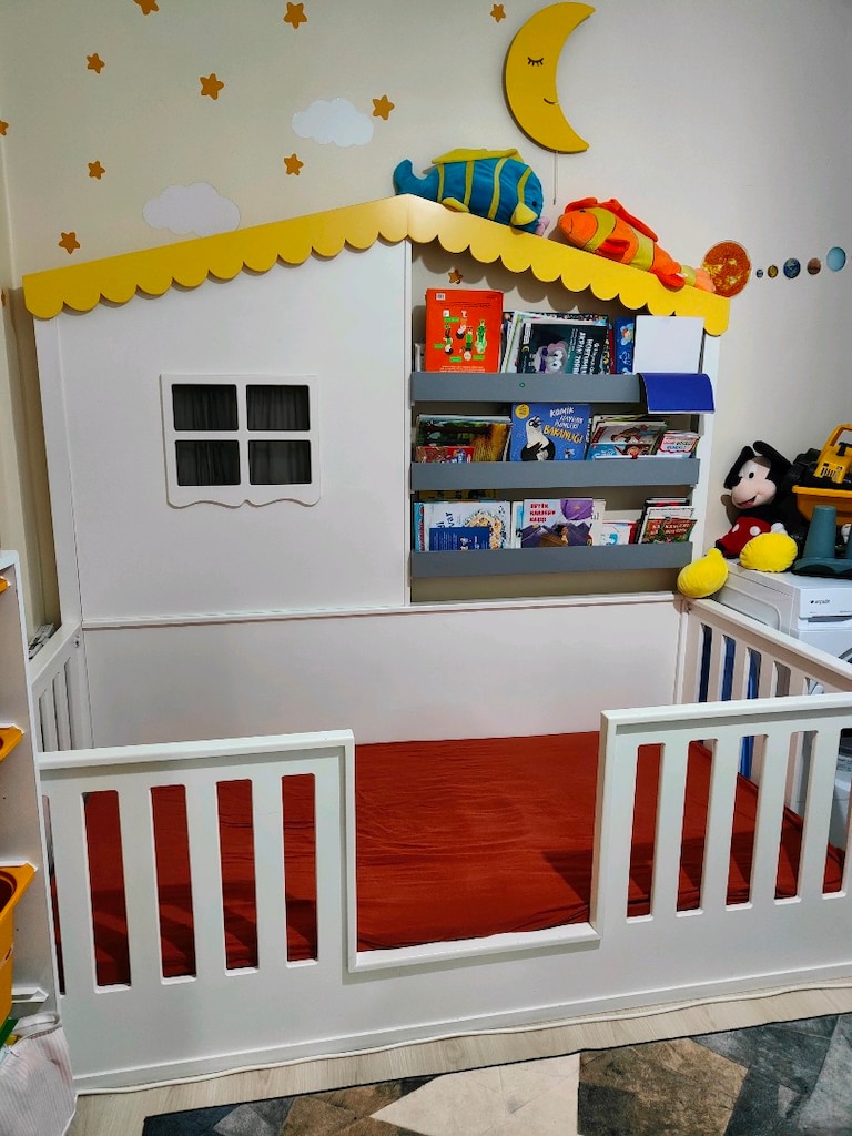 MONTESSORİ karyola VE KİTAPLIK BİR ARADA