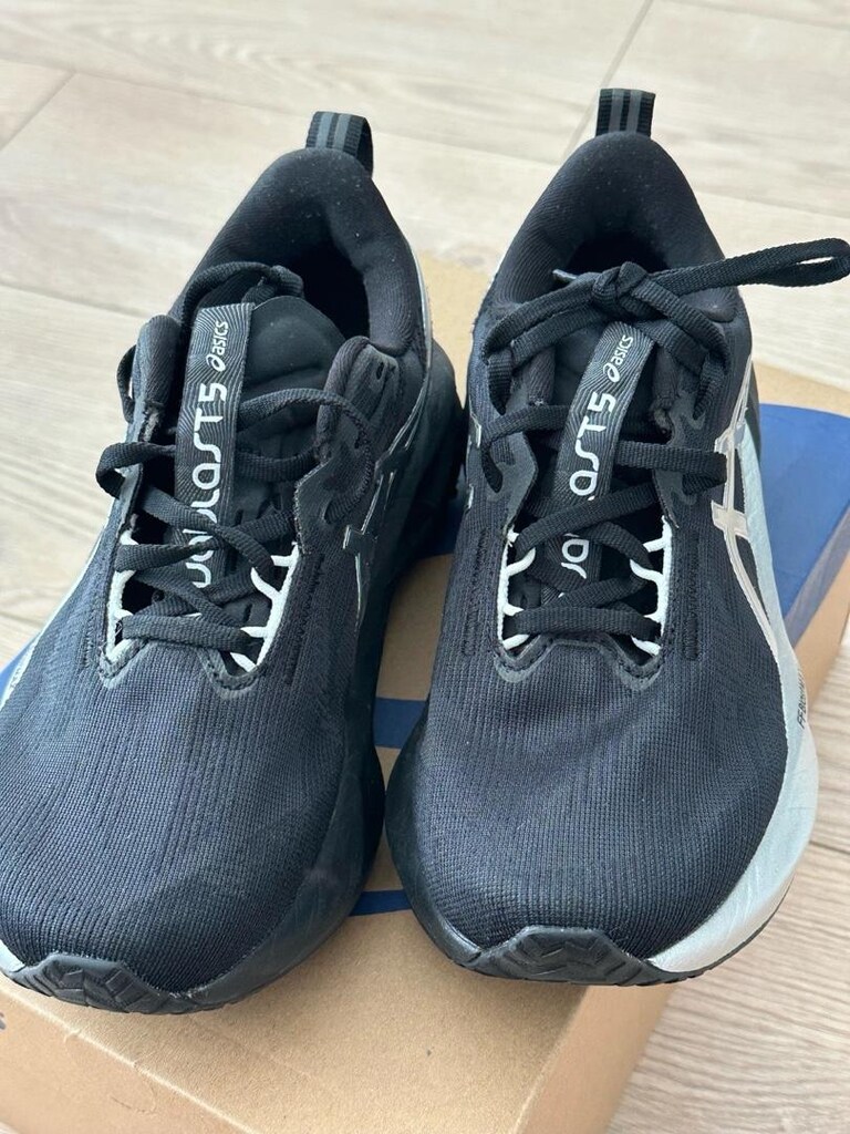 Asics Novablast 5 platinum
