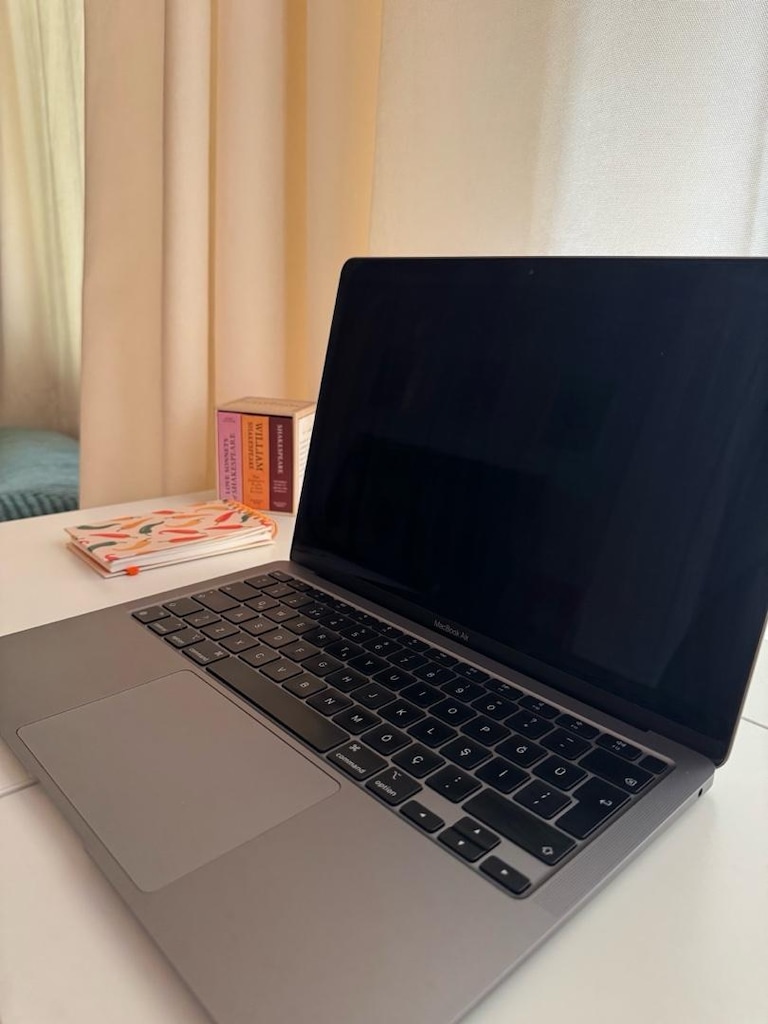 Macbook Air MGN63TU/A - 3