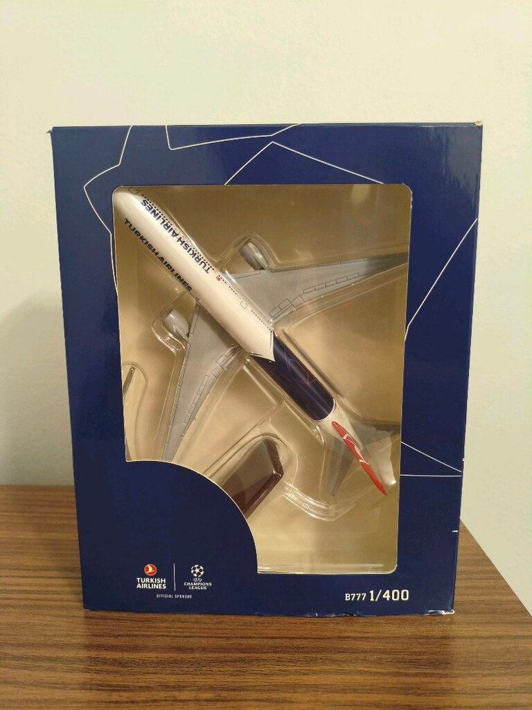 TURKİSH AİRLİNES UCL MODEL UÇAK 1/400 - 2