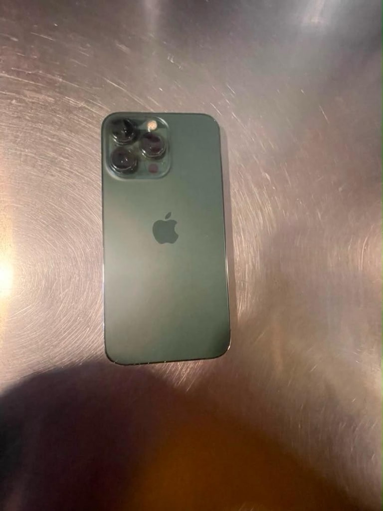 iPhone 13 pro 128gb mesiamarktan alınma garantisi dolmuş ve AirPods 4 - 3