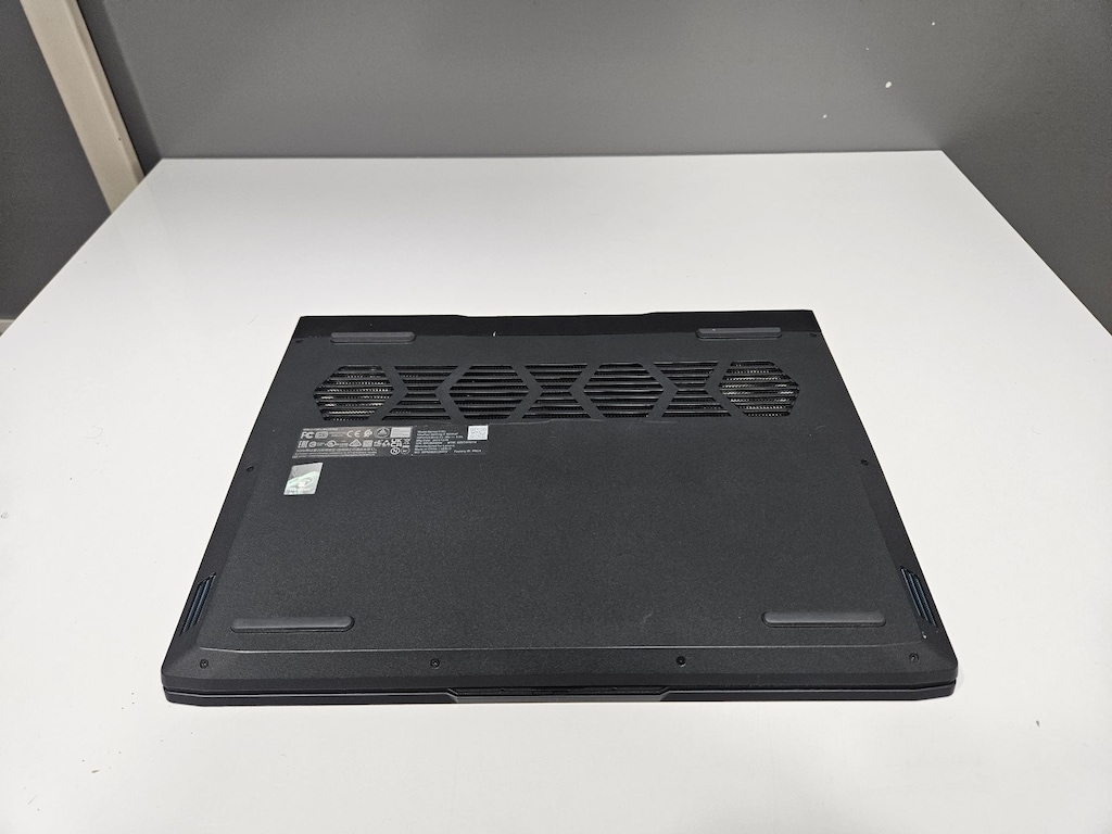 LENOVO RYZEN 5 6600H + 16 GB DDR5 RAM + 165 HERZ + RTX 3050 - 7