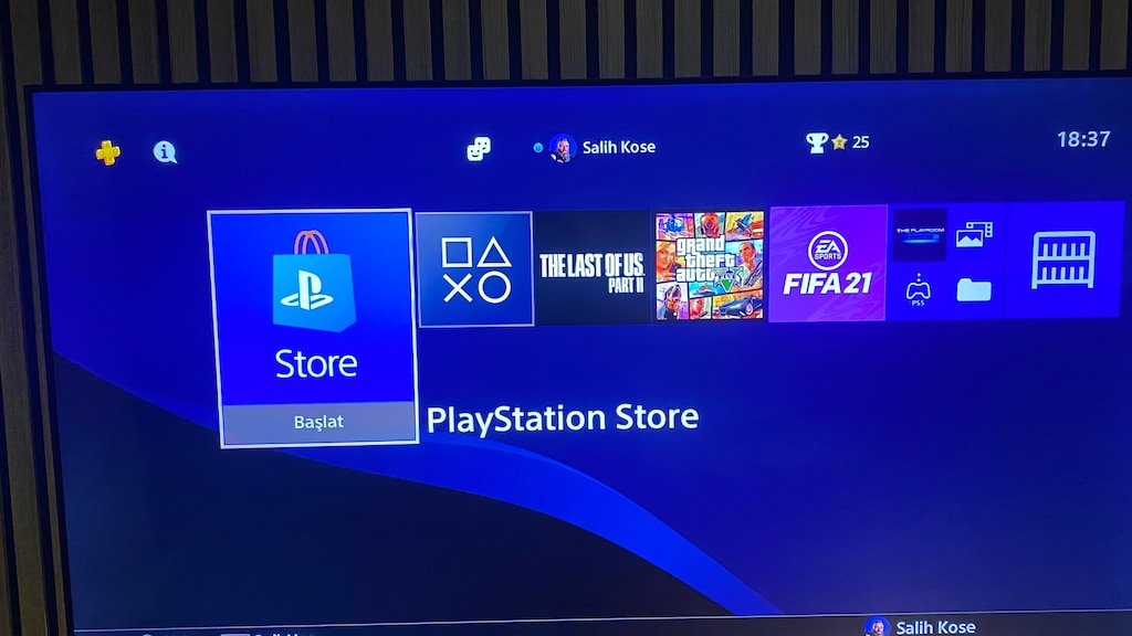 Playstayion 4 Slim - 4