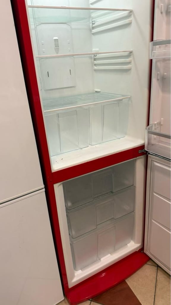Vestel Kırmızı Buzdolabı - 9
