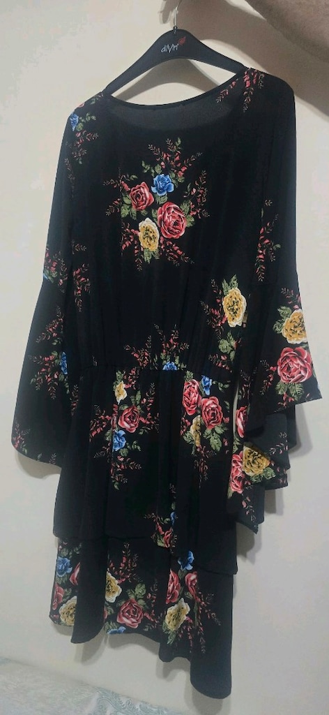 Çiçekli siyah elbise - 2