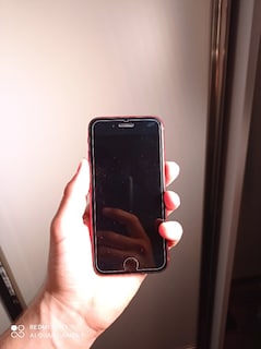 iPhone 8 Kırmızı - %100 Pil Sağlığı / Kılıf + Kablo Dahil - 3