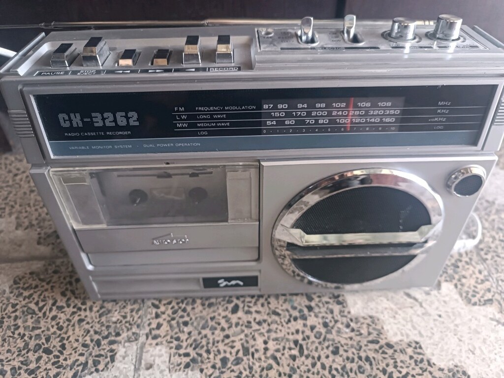 Kaset çalar FM var radyo çalışıyor kaset yeri tuşları yapılacak alana - 4